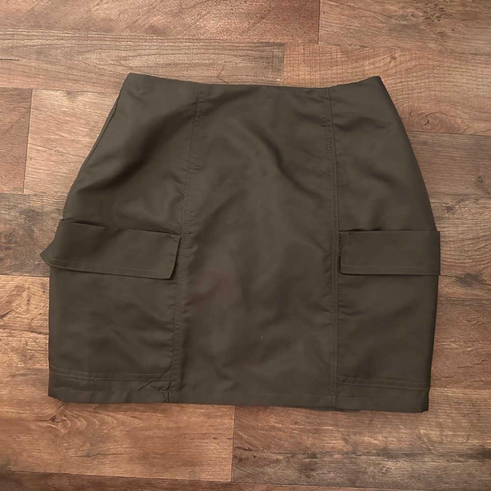 Army Green Utility Cargo mini skirt with pockets. Never worn.